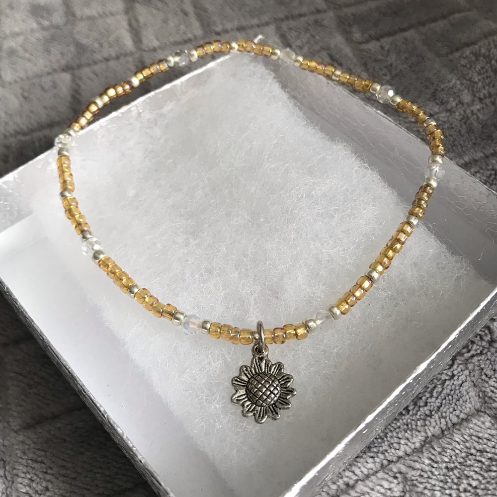 🪞 sunflower charm beaded anklet